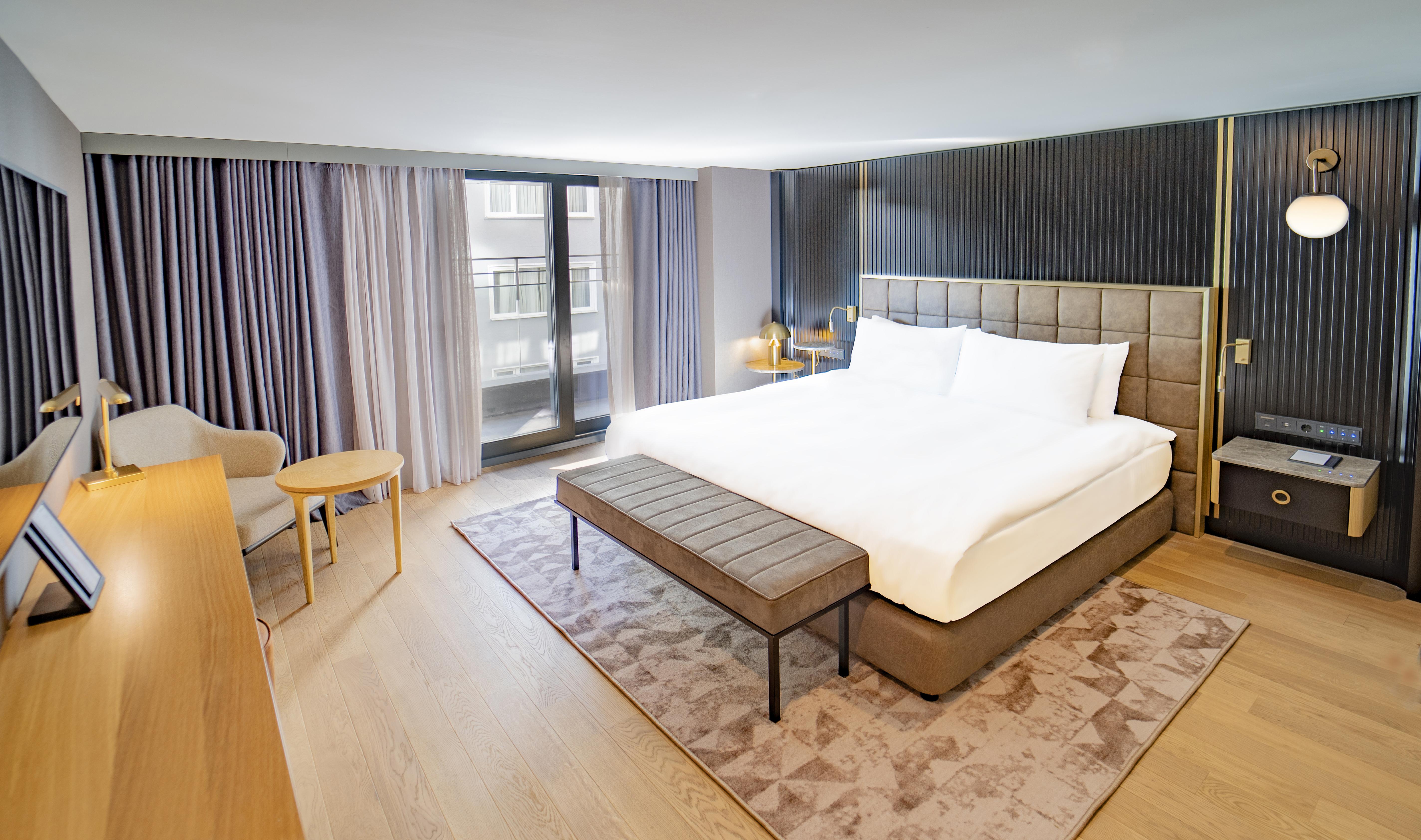 โซฟิเทล อิสตันบูล ทักซิม Hotel ภายนอก รูปภาพ A bedroom at the hotel