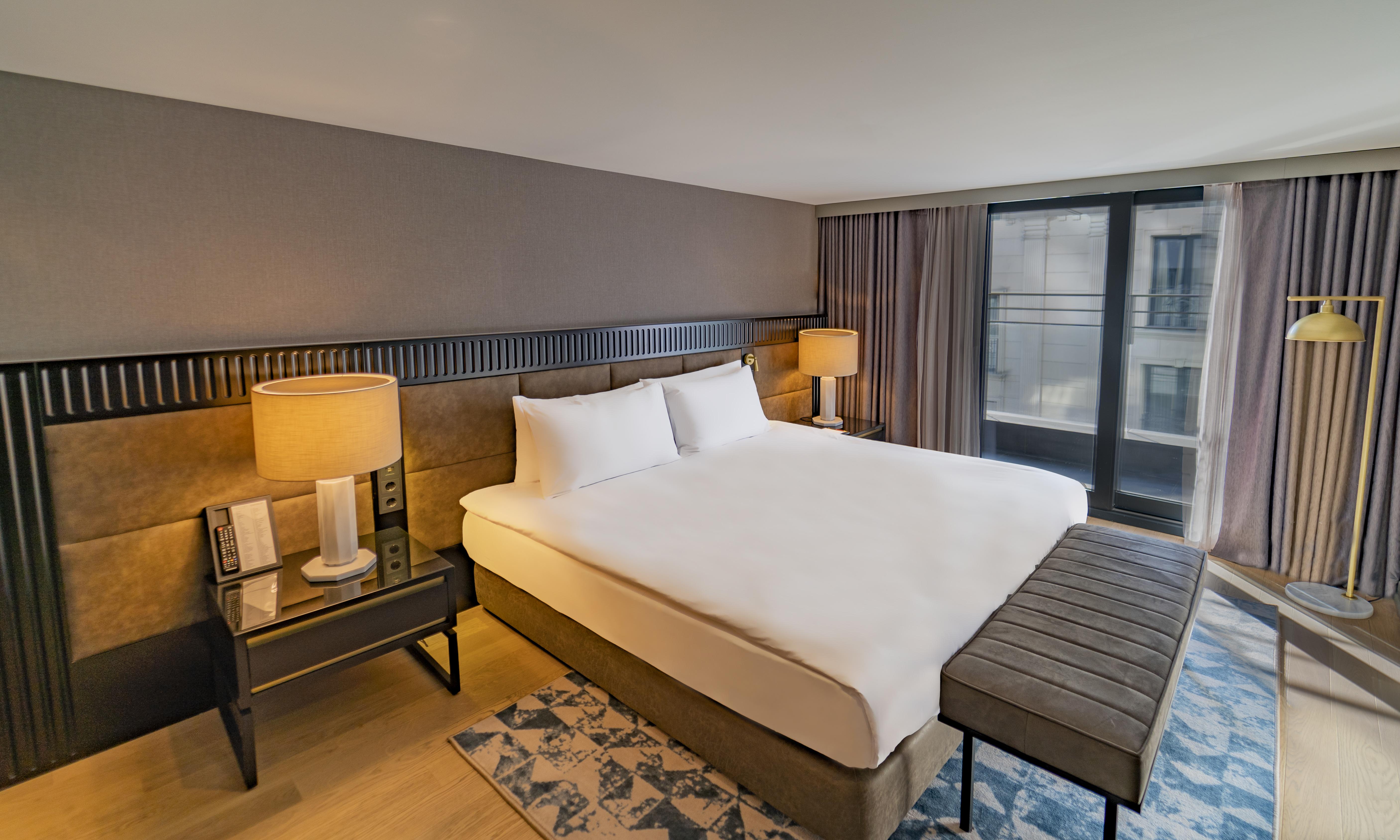 โซฟิเทล อิสตันบูล ทักซิม Hotel ภายนอก รูปภาพ A bedroom at the hotel