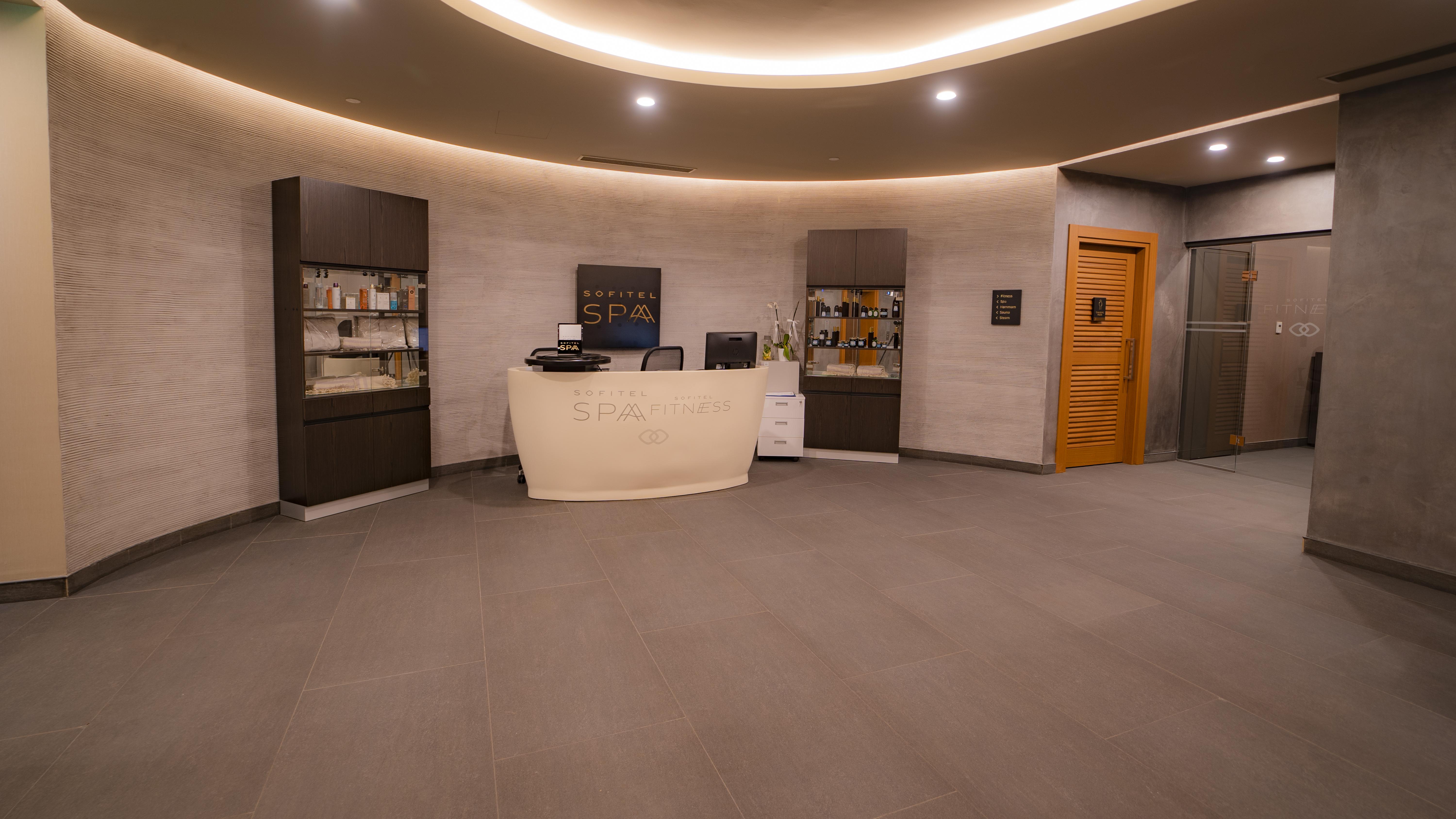 โซฟิเทล อิสตันบูล ทักซิม Hotel ภายนอก รูปภาพ The reception area of the spa