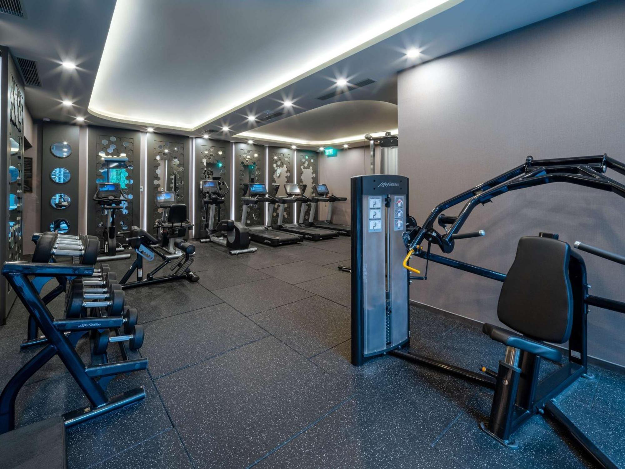 โซฟิเทล อิสตันบูล ทักซิม Hotel ภายนอก รูปภาพ The gym at the 100 Queen's Gate