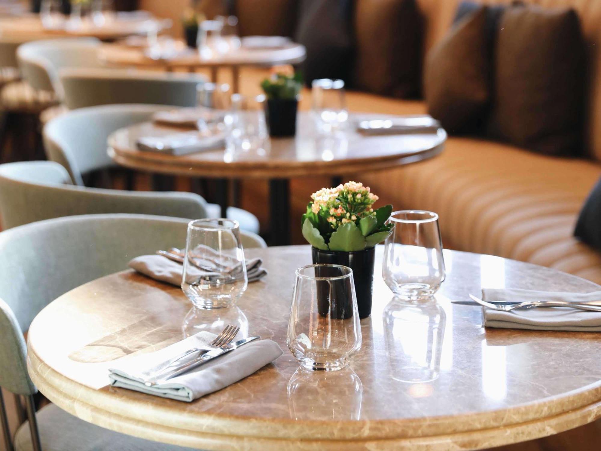 โซฟิเทล อิสตันบูล ทักซิม Hotel ภายนอก รูปภาพ Restaurant interior