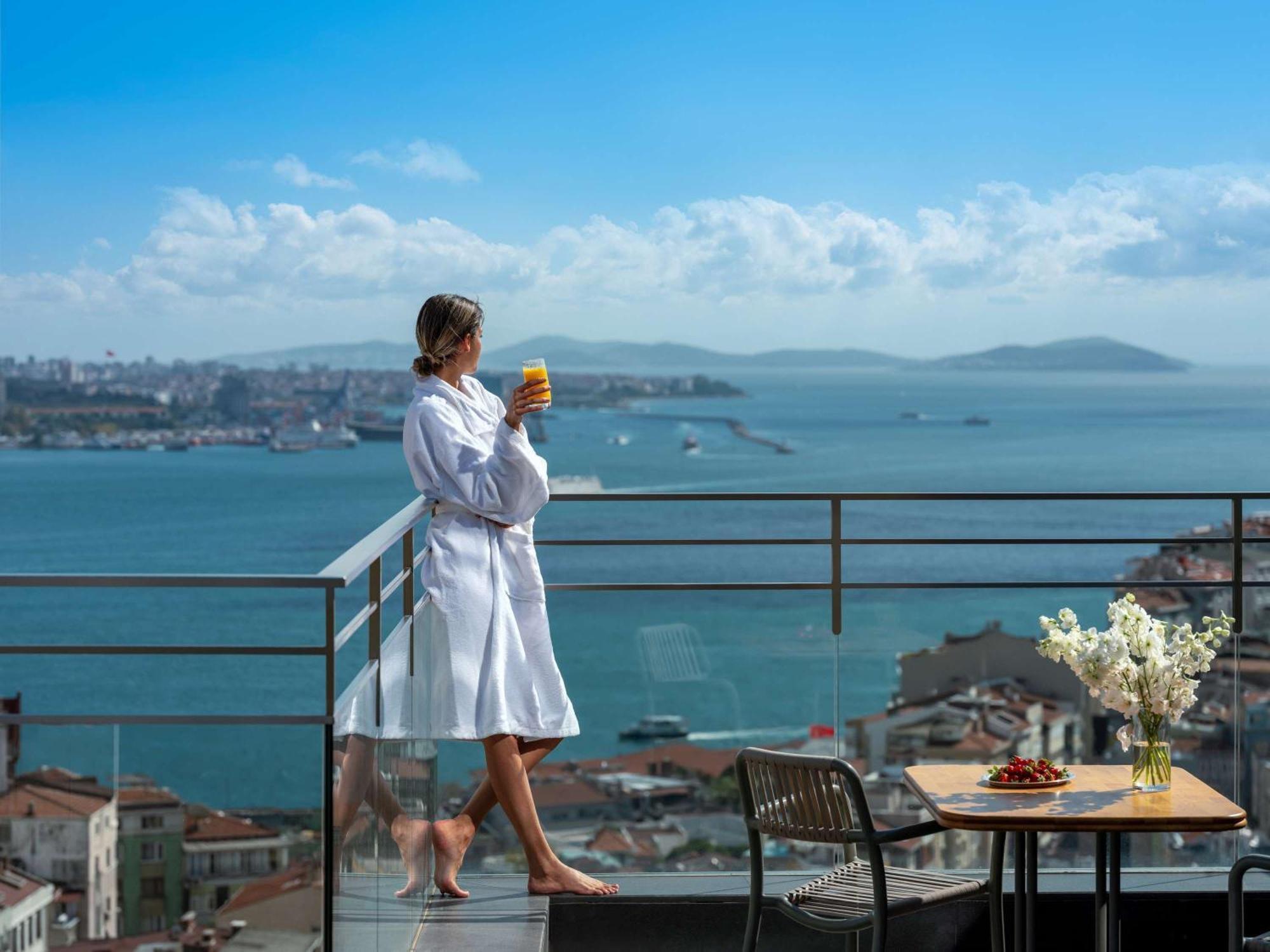 โซฟิเทล อิสตันบูล ทักซิม Hotel ภายนอก รูปภาพ View from the hotel