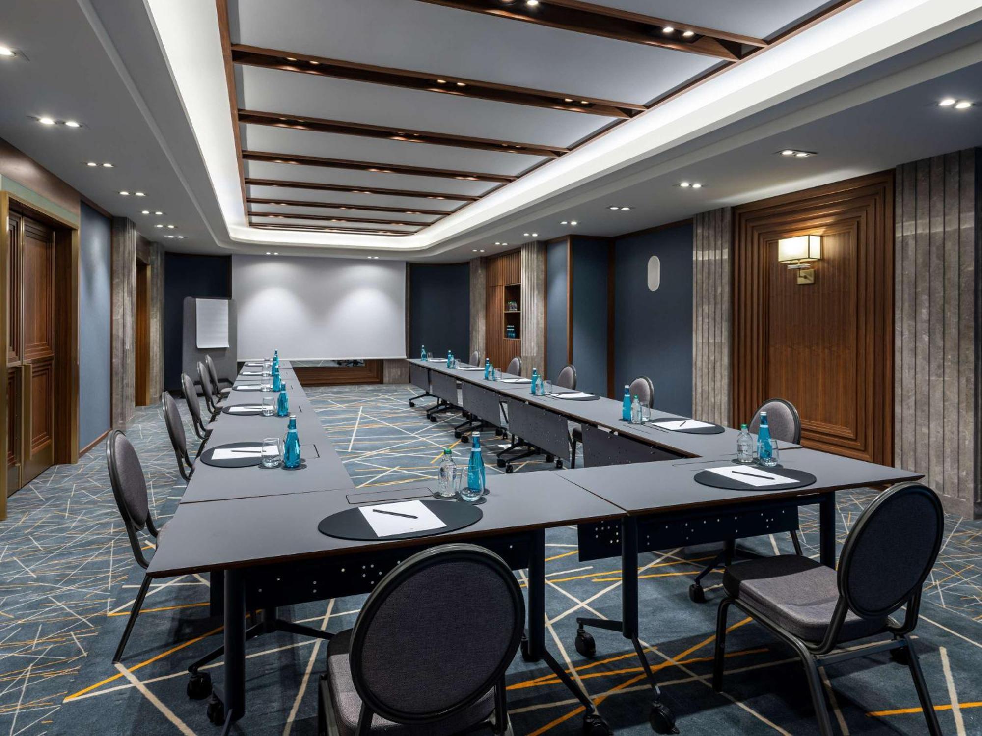 โซฟิเทล อิสตันบูล ทักซิม Hotel ภายนอก รูปภาพ Meeting room