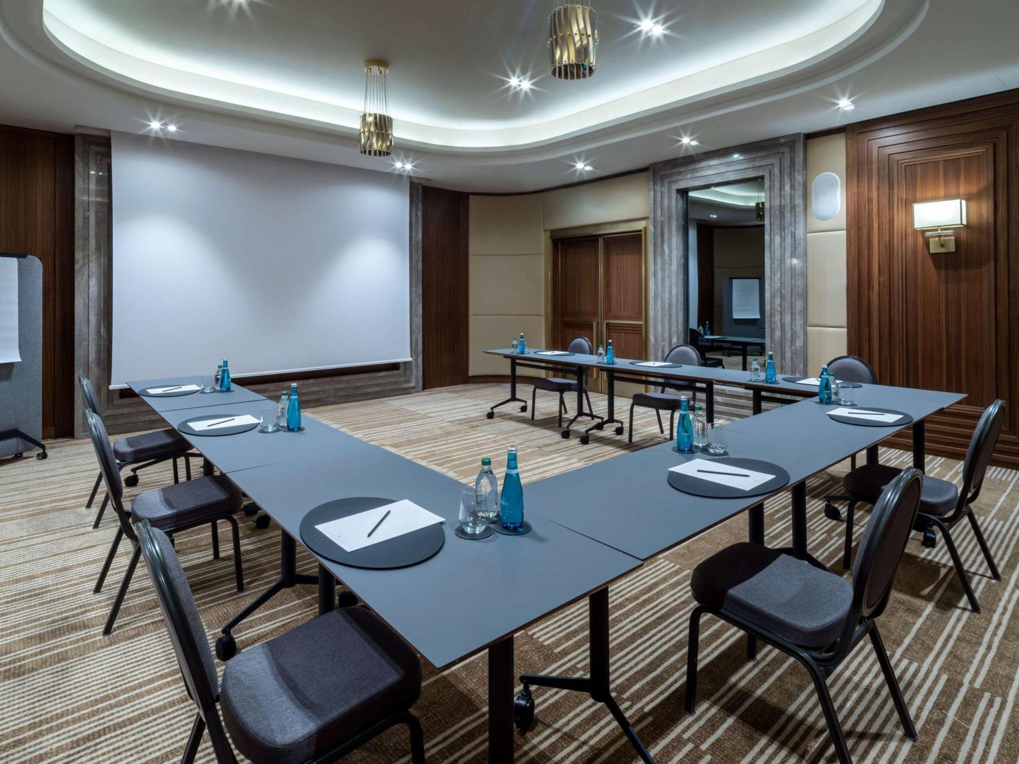 โซฟิเทล อิสตันบูล ทักซิม Hotel ภายนอก รูปภาพ Meeting room