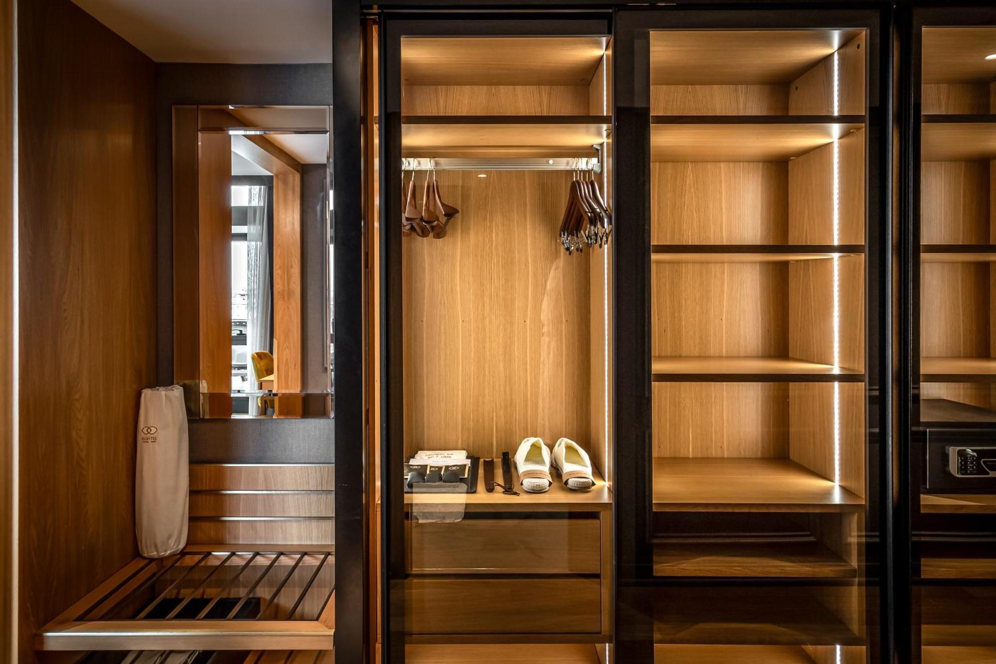 โซฟิเทล อิสตันบูล ทักซิม Hotel ภายนอก รูปภาพ A walk-in closet