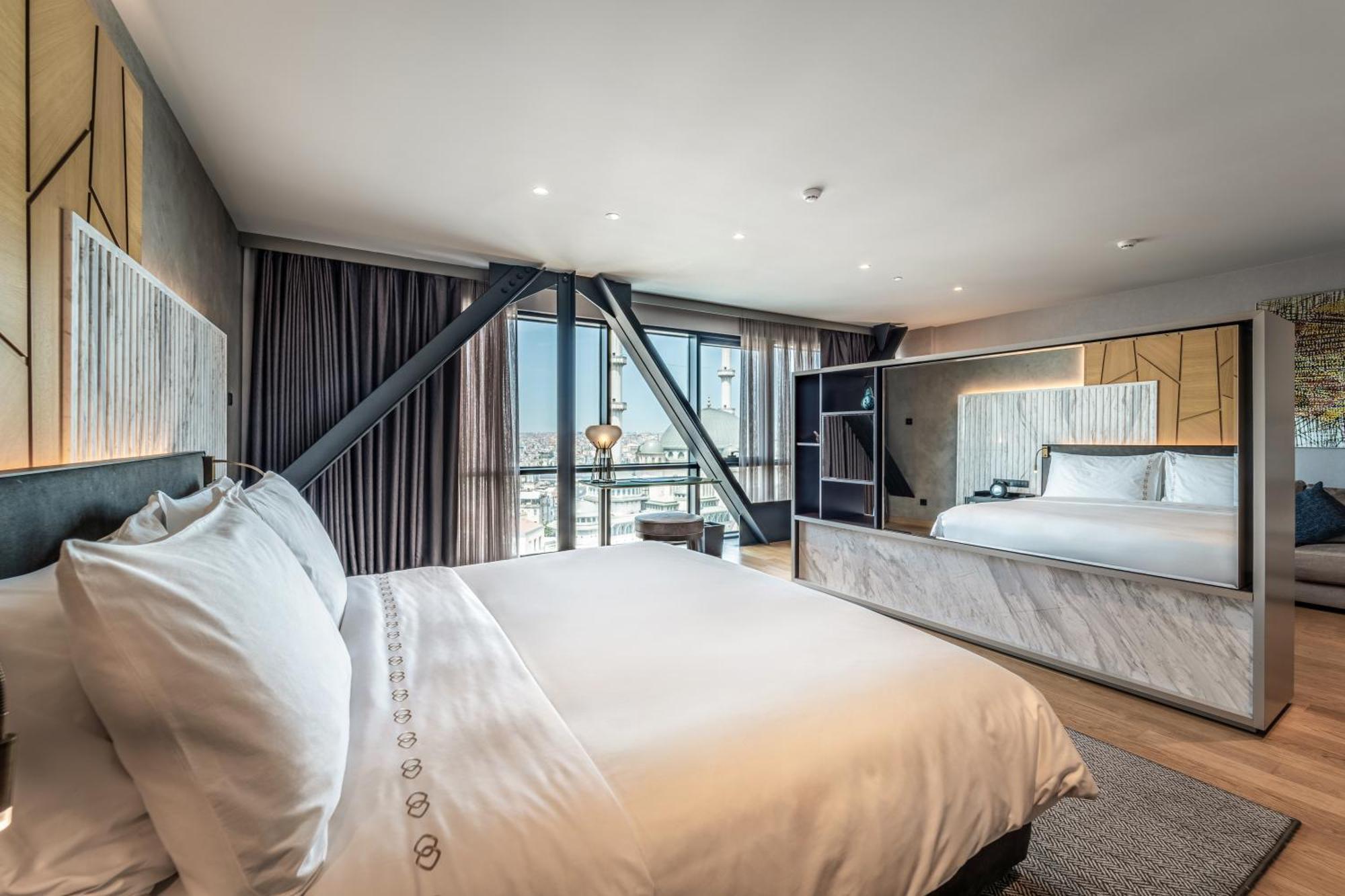 โซฟิเทล อิสตันบูล ทักซิม Hotel ภายนอก รูปภาพ A bedroom at the hotel