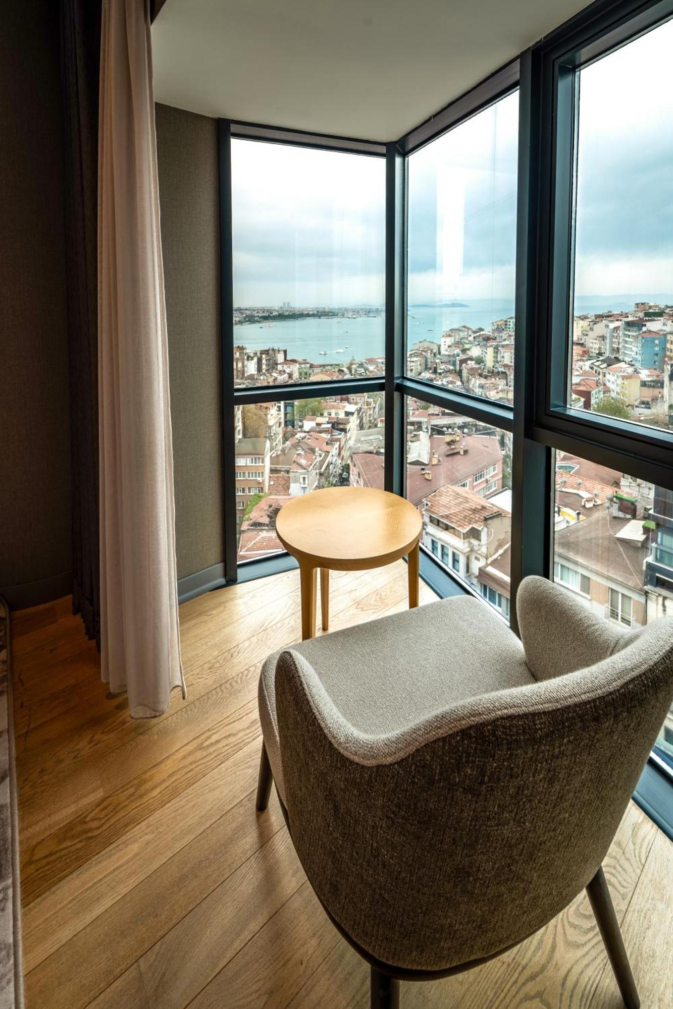 โซฟิเทล อิสตันบูล ทักซิม Hotel ภายนอก รูปภาพ View from a room